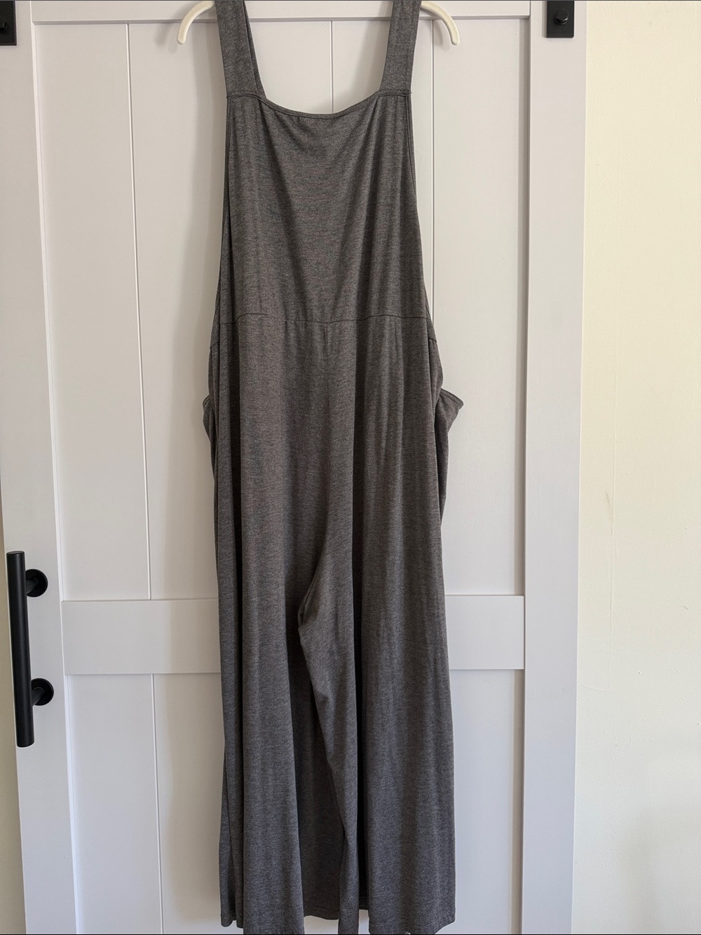 Women's Gray Sleeveless Romper with Pockets - Picture 5 of 5